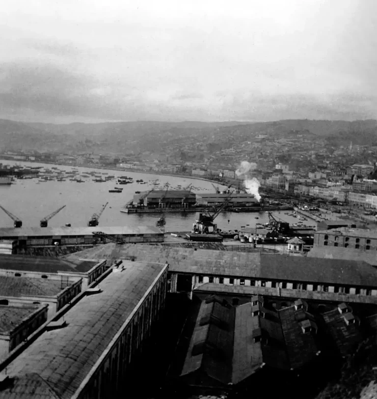 Puerto de Valparaíso. Fotografía restaurada. Sine annum